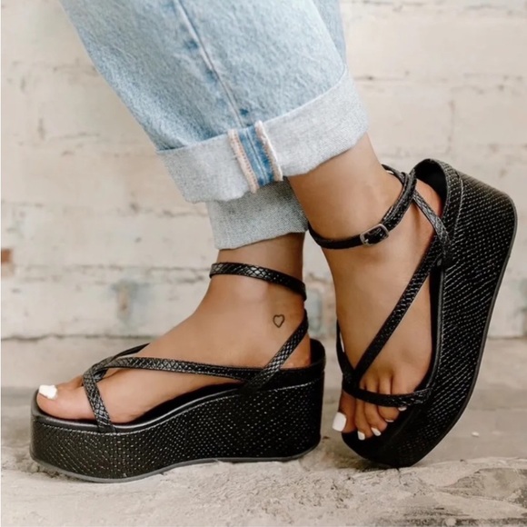 Matisse Shoes - Matisse Eternal Platform Sandals Women’s 8 Black Snakeskin 90s Chunky Wedge